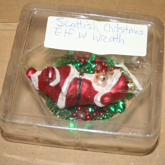Scottish Christmas Vision of Sugarplums 4" Wreath Elf Handblown Glass Ornament - Picture 3 of 5